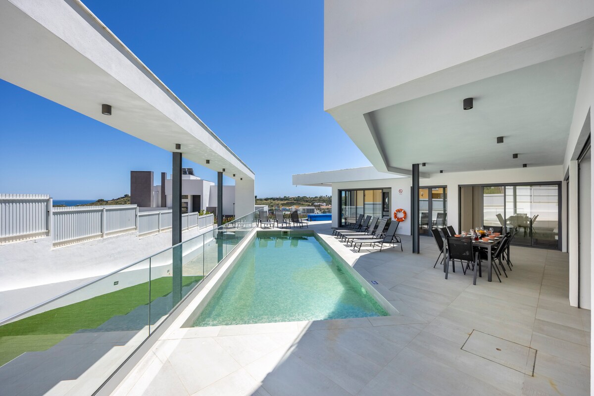 Villa Dominica with ocean views 5