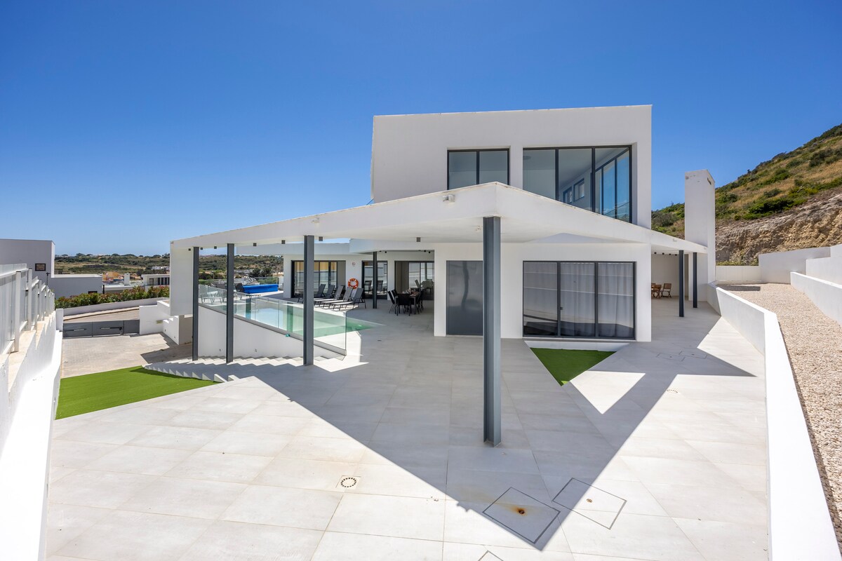 Villa Dominica with ocean views 2