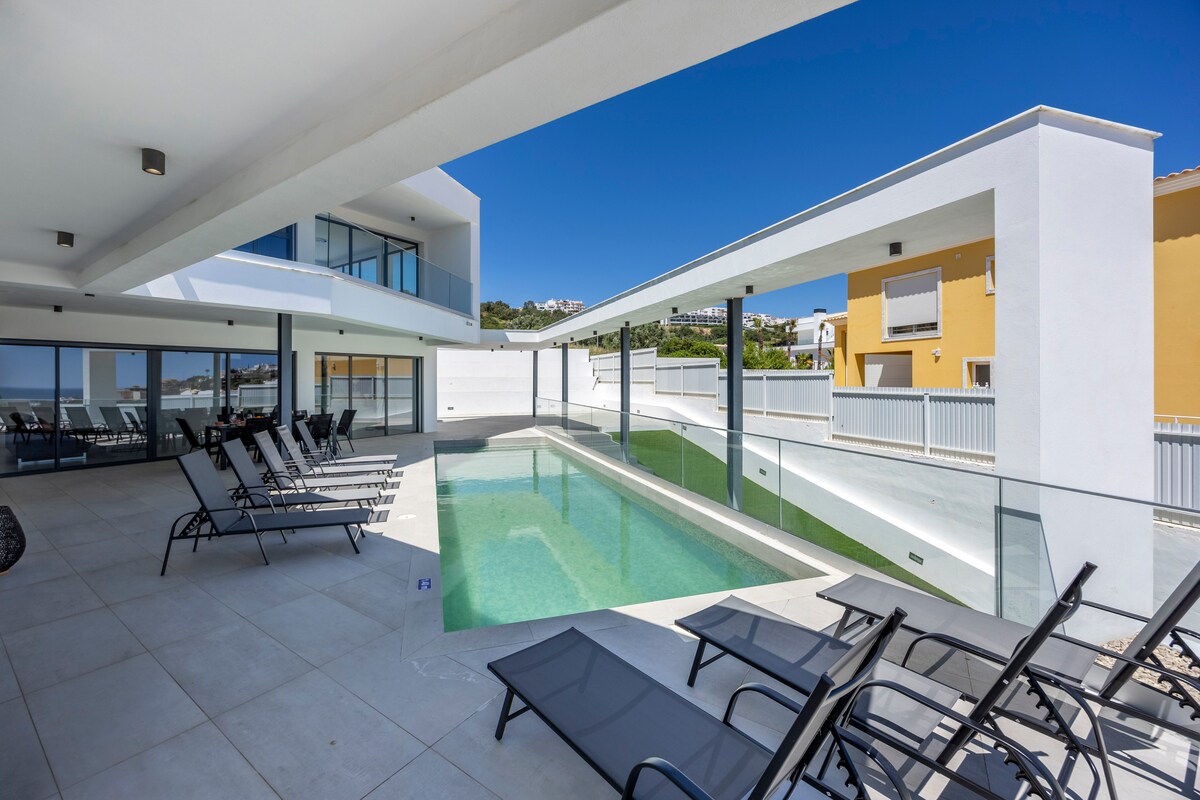 Villa Dominica with ocean views 3