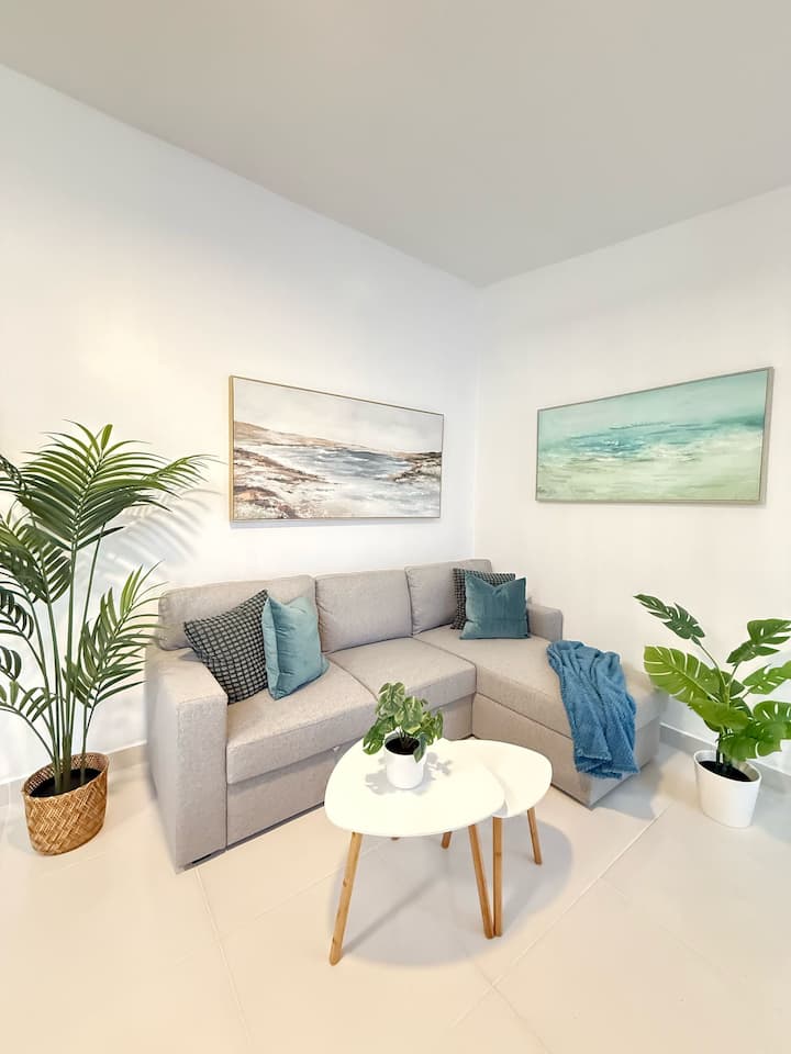 Breezy Oasis -2br/1ba Walk To Beach/restaurants - San Juan