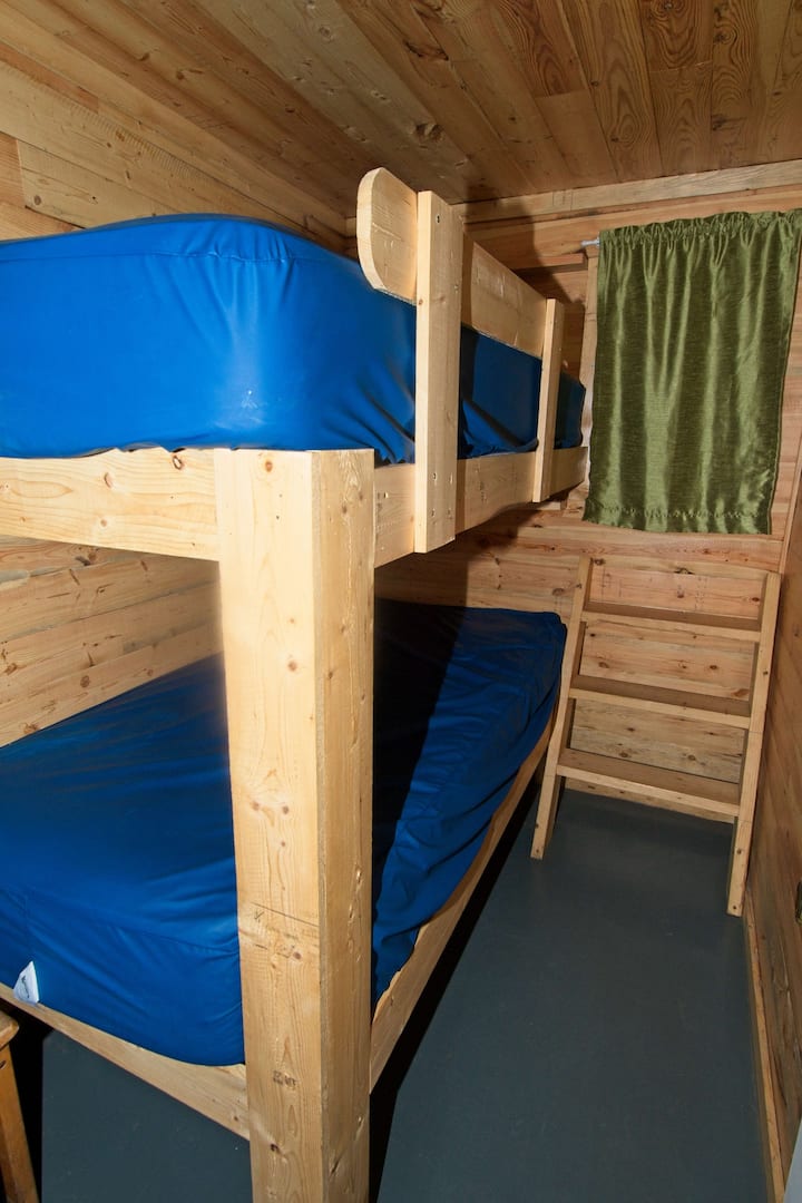 ოთახი შალეში