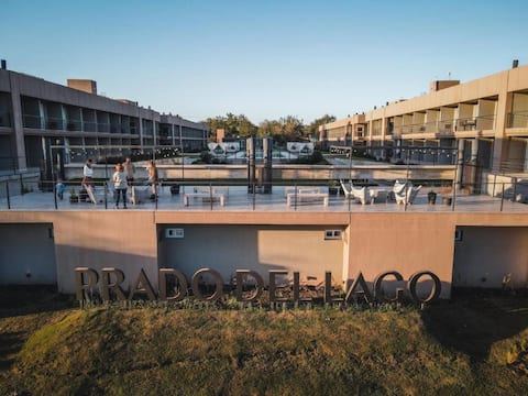 Luxury lakefront apartment (VGB)
