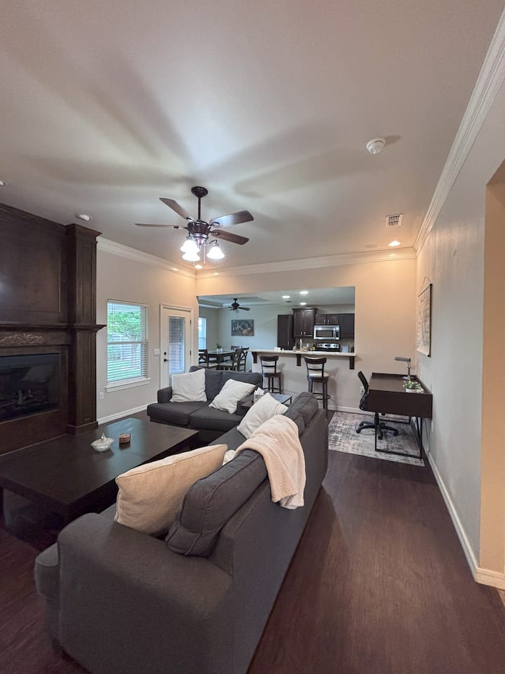 Spacious 4 Br Family Home - Clovis, NM