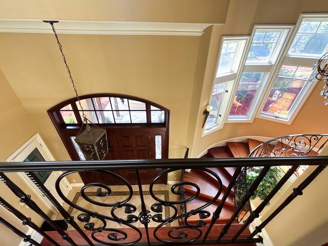 Elegant Villa • Pool • Karaoke • Grill • Stanford gallery image 2