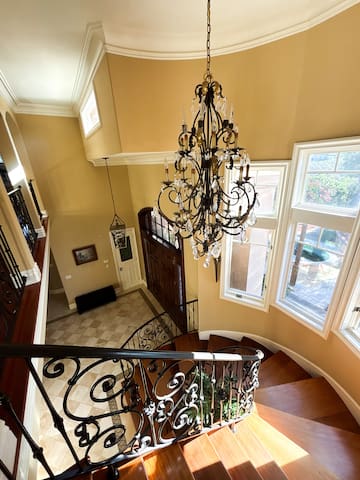 Elegant Villa • Pool • Karaoke • Grill • Stanford