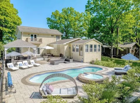 Modern Catskills Escape| Heated Pool + Fire Pit