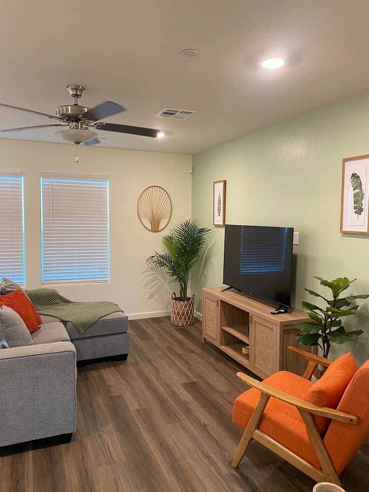 Airbnb Mins From Mercy Med Hospital And Uc Merced - Merced, CA