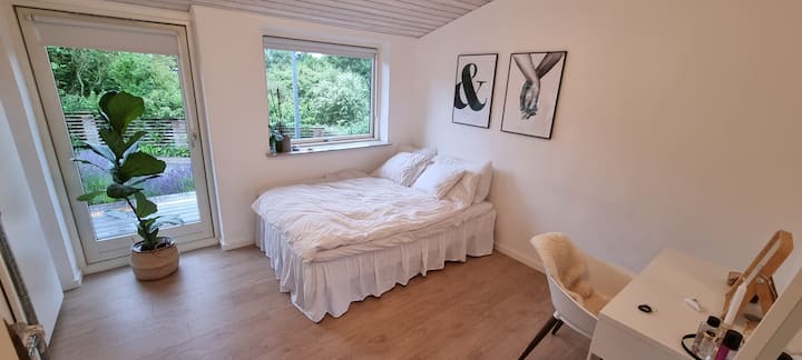 спална соба со 3/4 кревет од 140 x 200 см за 1 или 2 лица