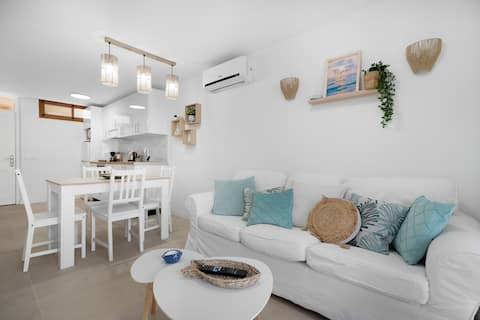 Propiedad de Airbnb exitosa: Renovated seafront with terrace en San Bartolomé De Tirajana