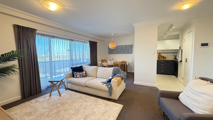 Parkside Oasis: Resort Apt With City Views - Perth