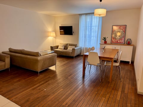 Top performing Airbnb: Splendid Flat in Geneva Center in Genève