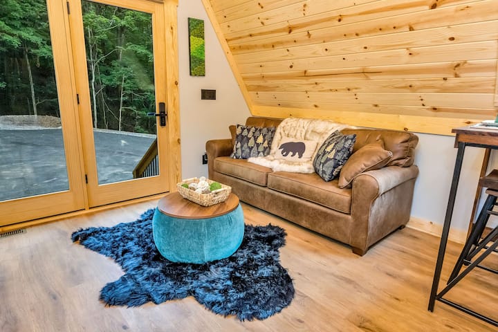 A-frame In Downtown West Jefferson · Hot Tub - West Jefferson, NC