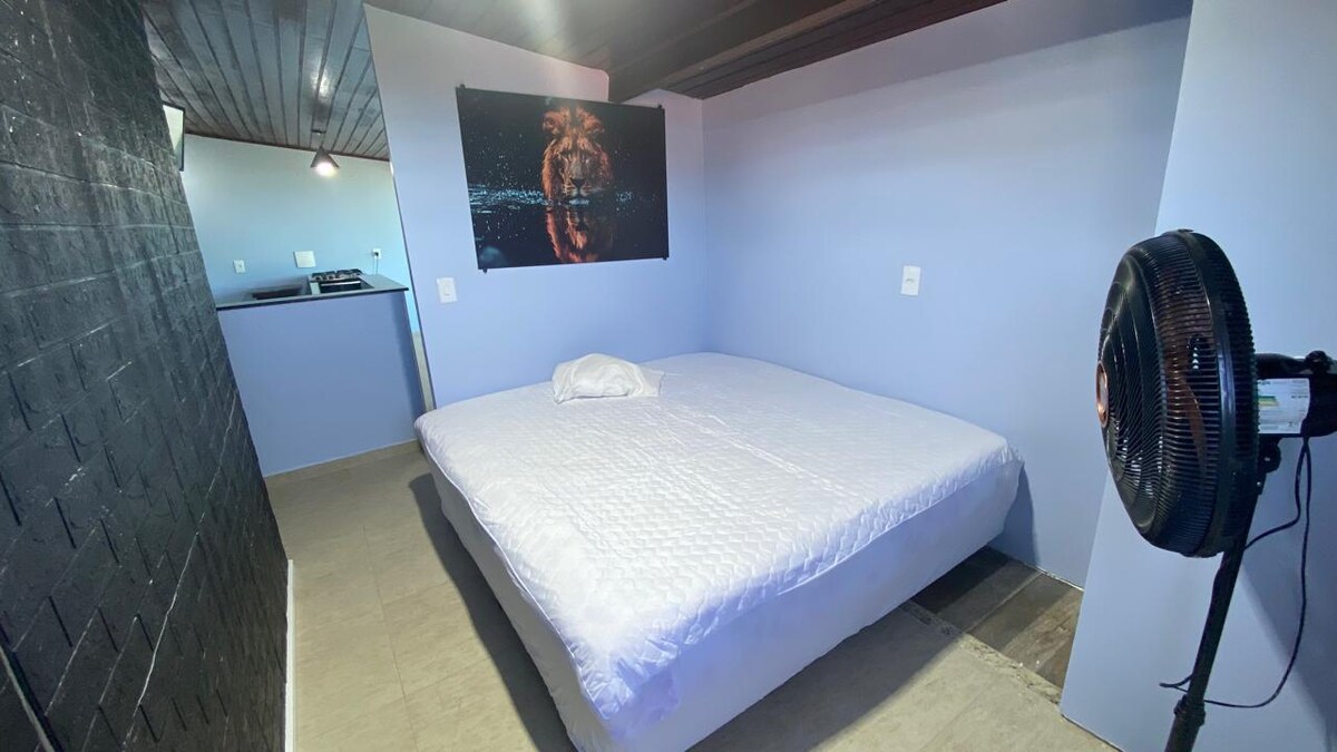 Საძინებელი 4 1 ორადგილიანი საწოლით ან 2 ერთადგილიანი საწოლით და ვენტილატორით