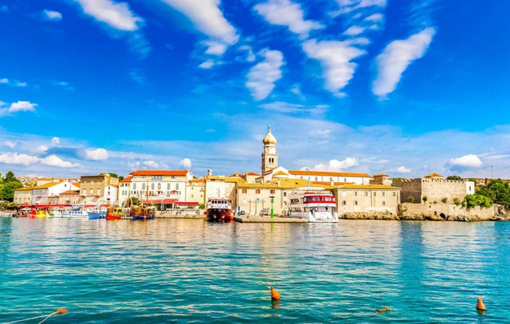 Vila More · Kamena vila s velikim bazenom i dječjim igralištem