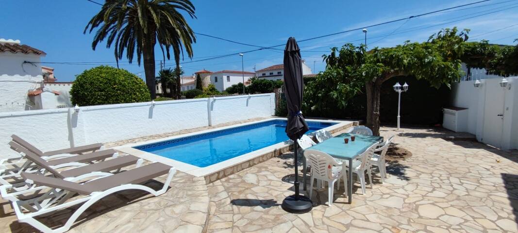 004 Noguera Villa with moorage and pool gallery image 3