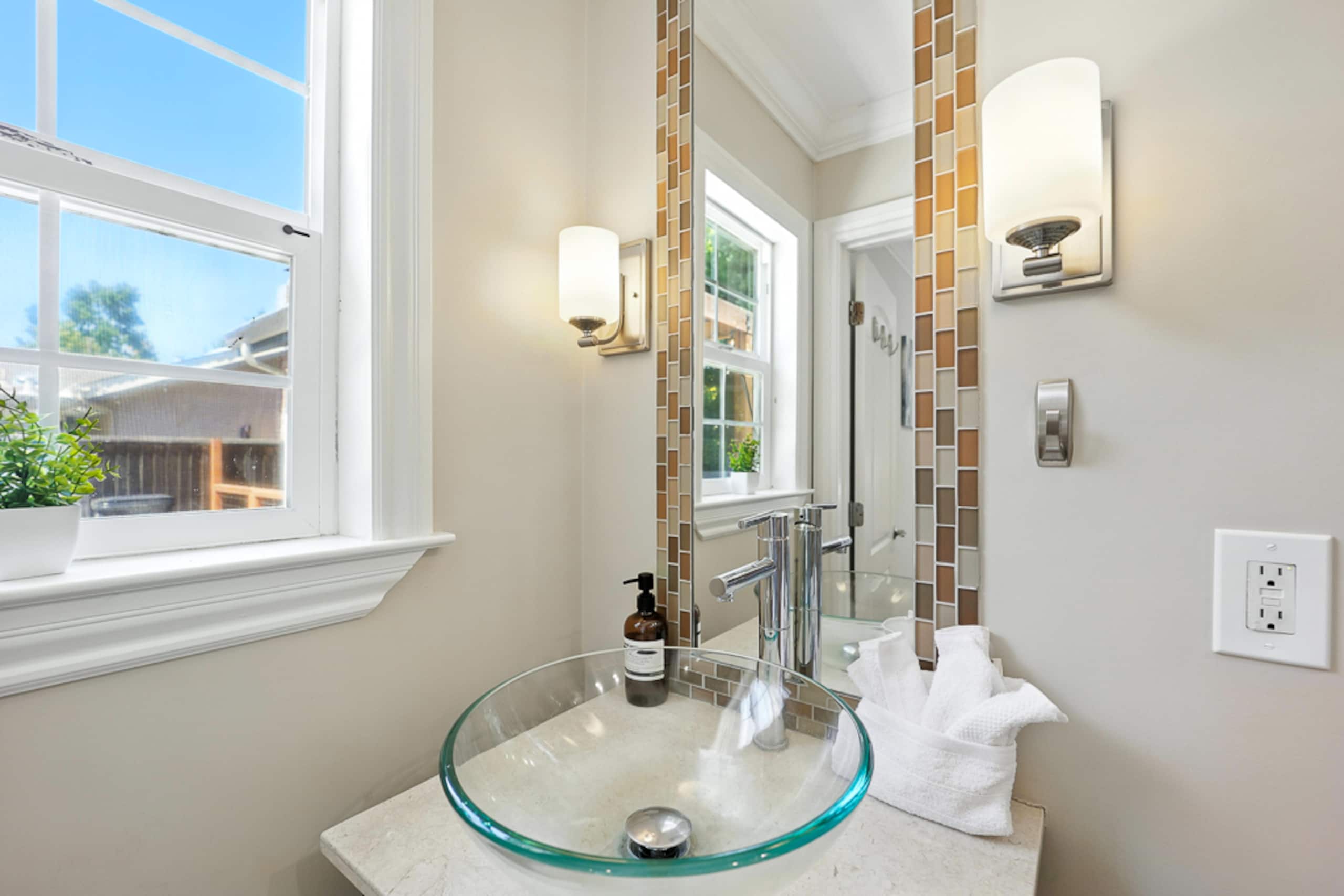 Home in San Jose · ★4.88 · 4 bedrooms · 5 beds · 3 private baths - Image 44