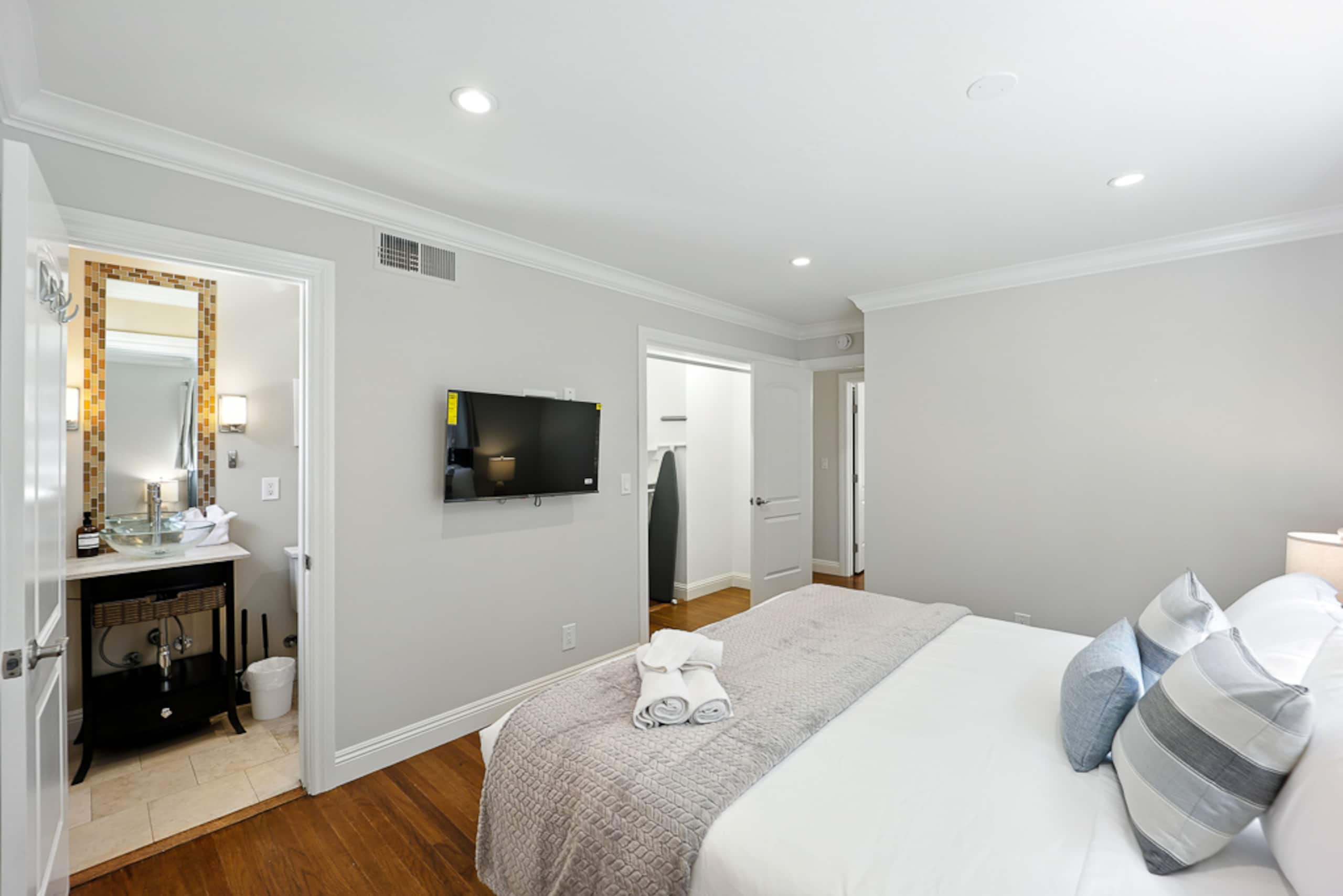 Home in San Jose · ★4.88 · 4 bedrooms · 5 beds · 3 private baths - Image 25