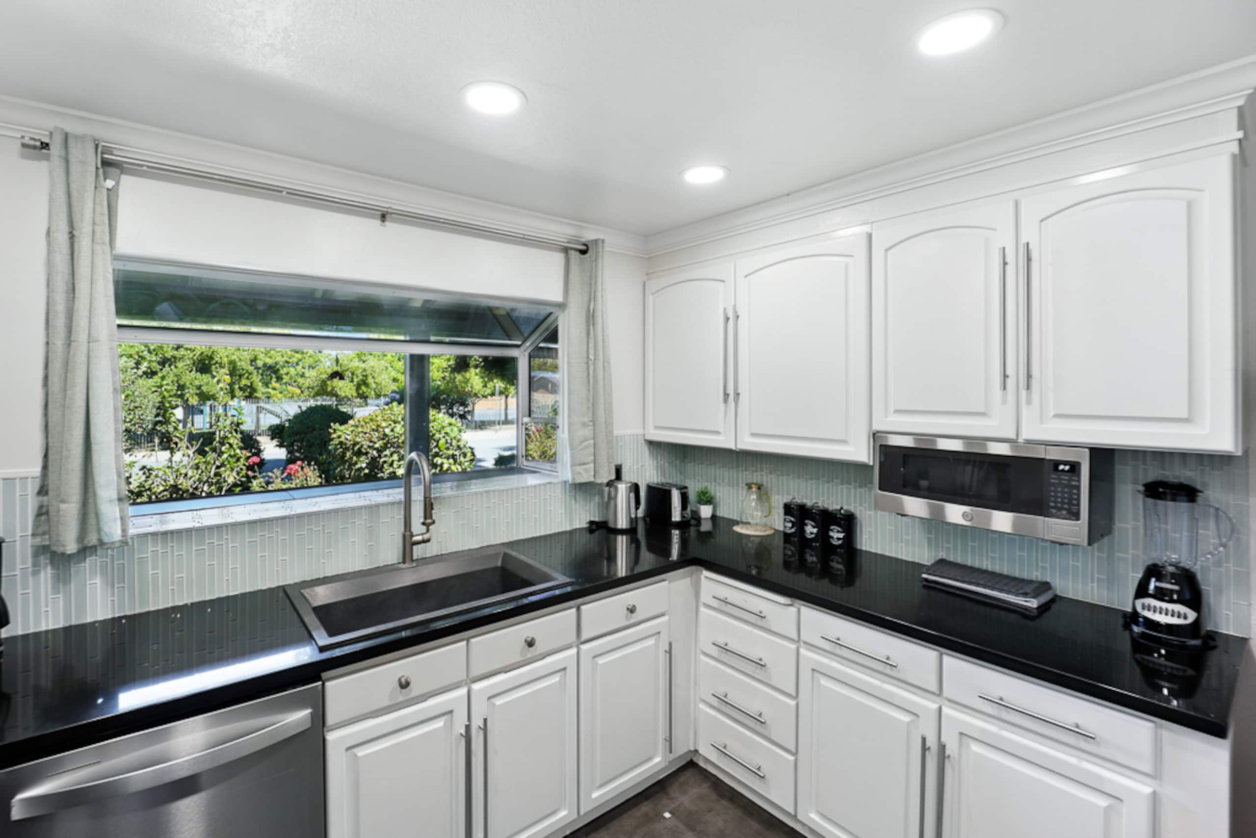 Home in San Jose · ★4.88 · 4 bedrooms · 5 beds · 3 private baths - Image 8