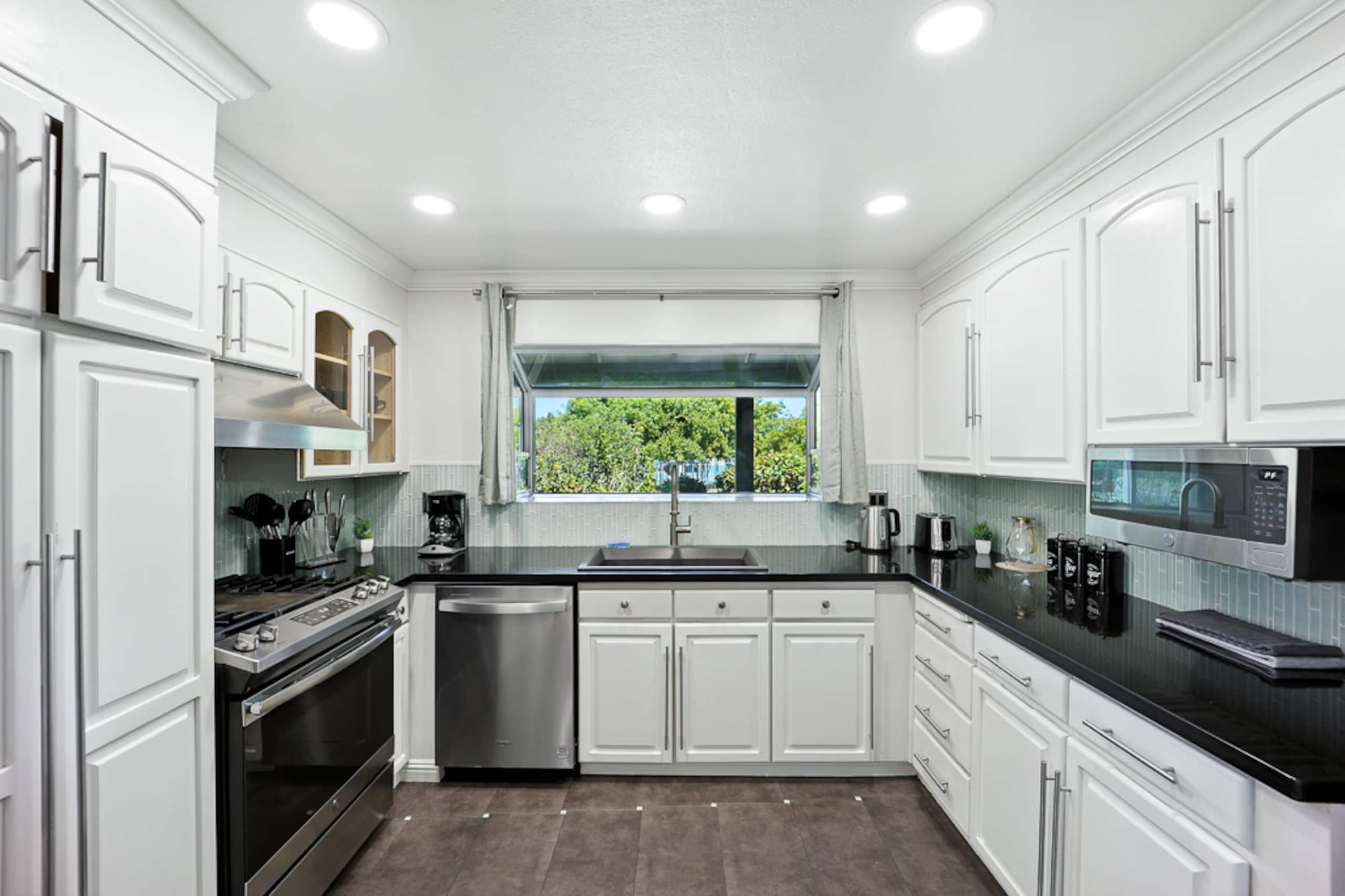 Home in San Jose · ★4.88 · 4 bedrooms · 5 beds · 3 private baths - Image 9