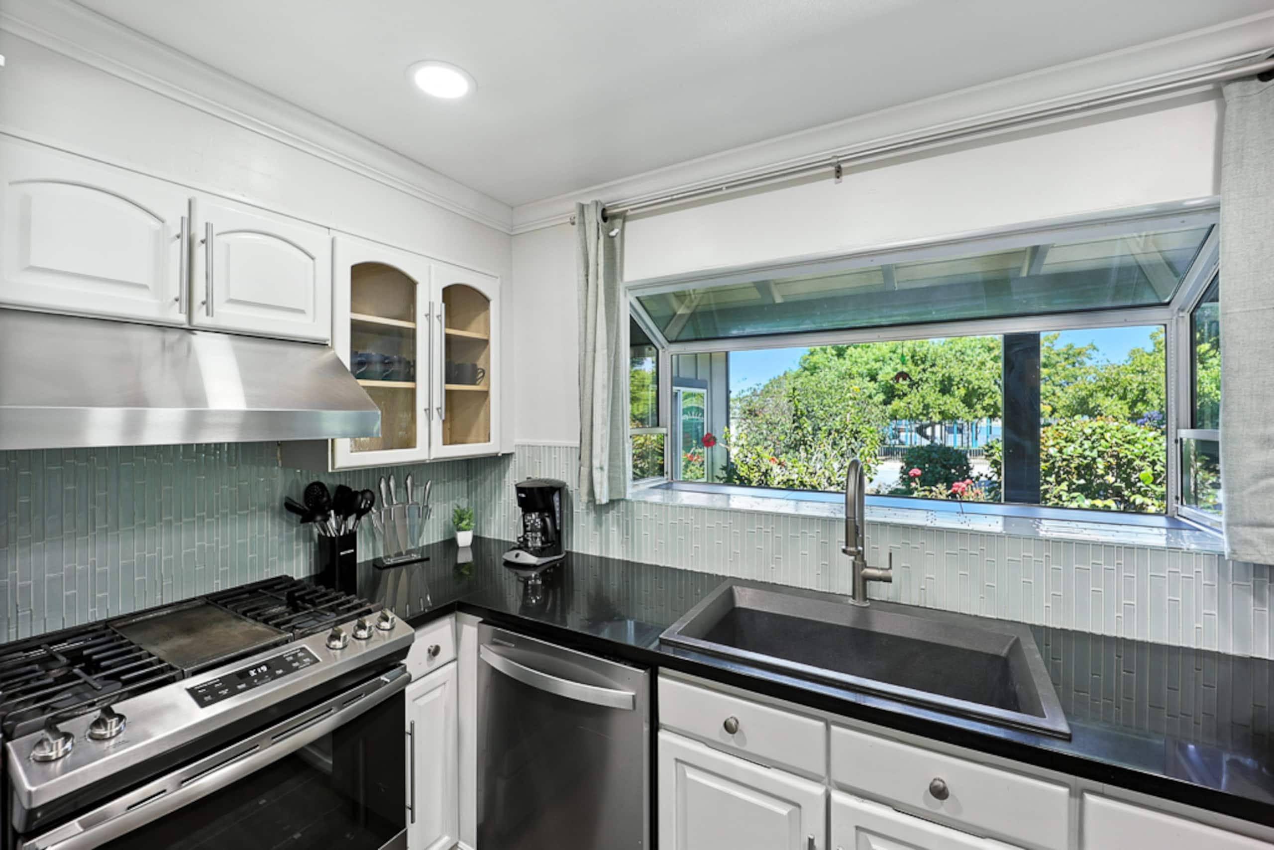 Home in San Jose · ★4.88 · 4 bedrooms · 5 beds · 3 private baths - Image 11