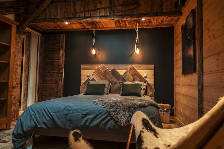 La camera Nera 
1 letto 160x200
1 culla