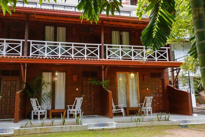 Wild Roots Riverside Lodge Wild Roots-Mirissa Lodge, (brunch, café, dormir) - Cabañas en la ...