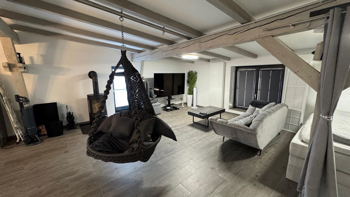 Successful Airbnb property: Relax. Explore. Stay in Style – Golden Grey Loft in Bahrenfeld