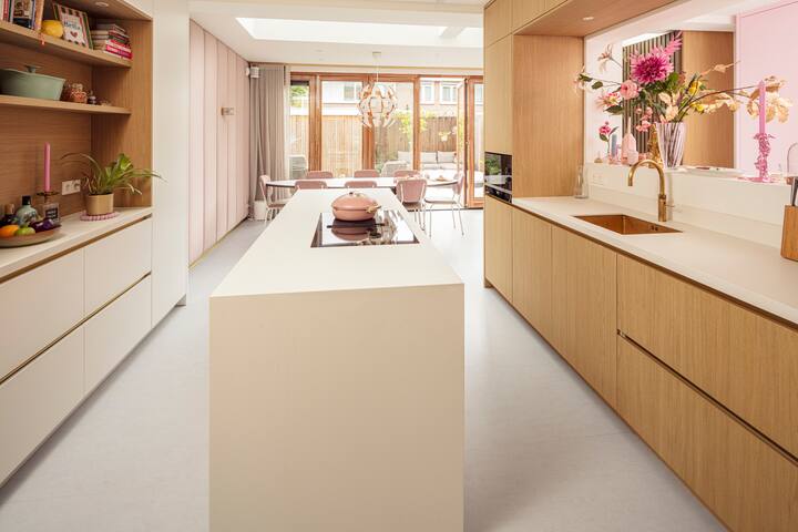 luxurious house with jacuzzi! gallery image 4