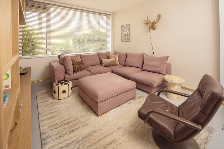 luxurious house with jacuzzi! gallery image 3