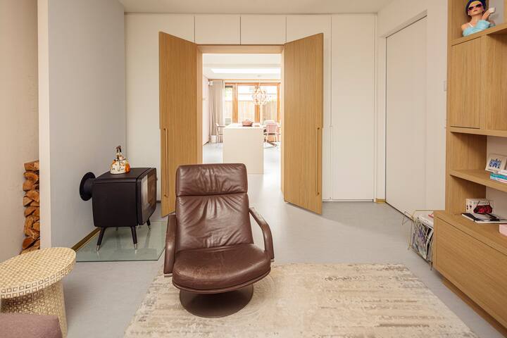 luxurious house with jacuzzi! gallery image 2