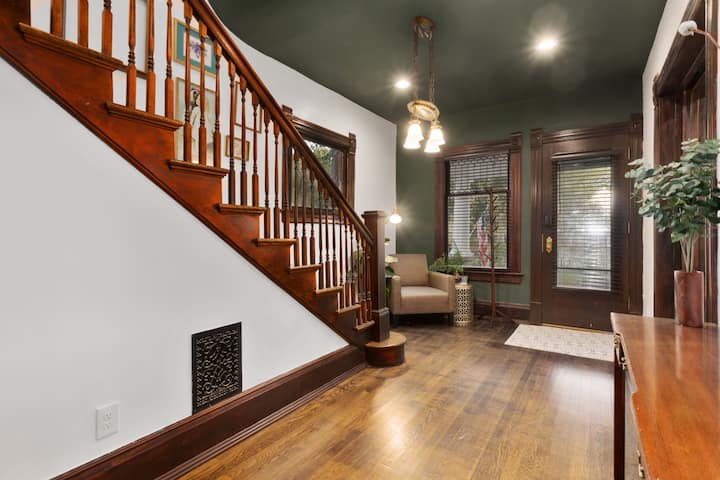 World Cup Stay| 4br Near Arrowhead |Historic Charm - Kansas City, MO