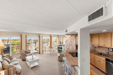 Successful Airbnb property: Direct Ocean Front 2BR w/ Pool in Nags Head