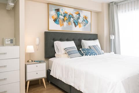 Cozy Apt Parking near UP, Real Plaza & San Isidro