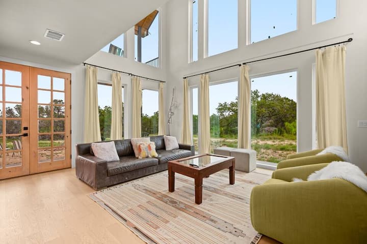 The Earth Cabin- 10-acre Retreat - Wimberley, TX