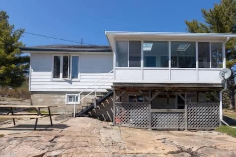3-Bedroom Rockwood Main Cottage on Georgian Bay