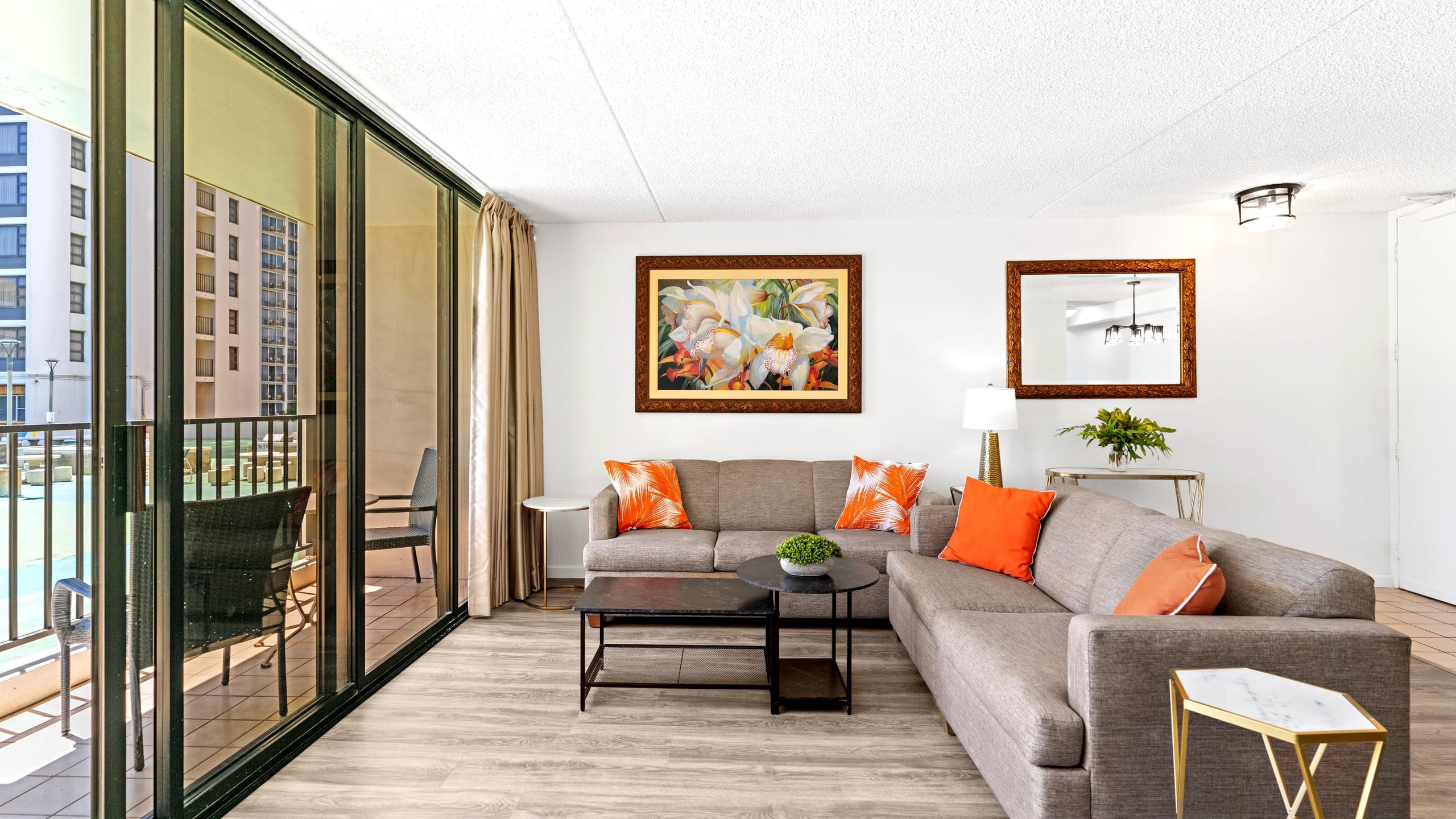 Condo in Honolulu · ★4.52 · 1 bedroom · 2 beds · 1 private bath - Image 2