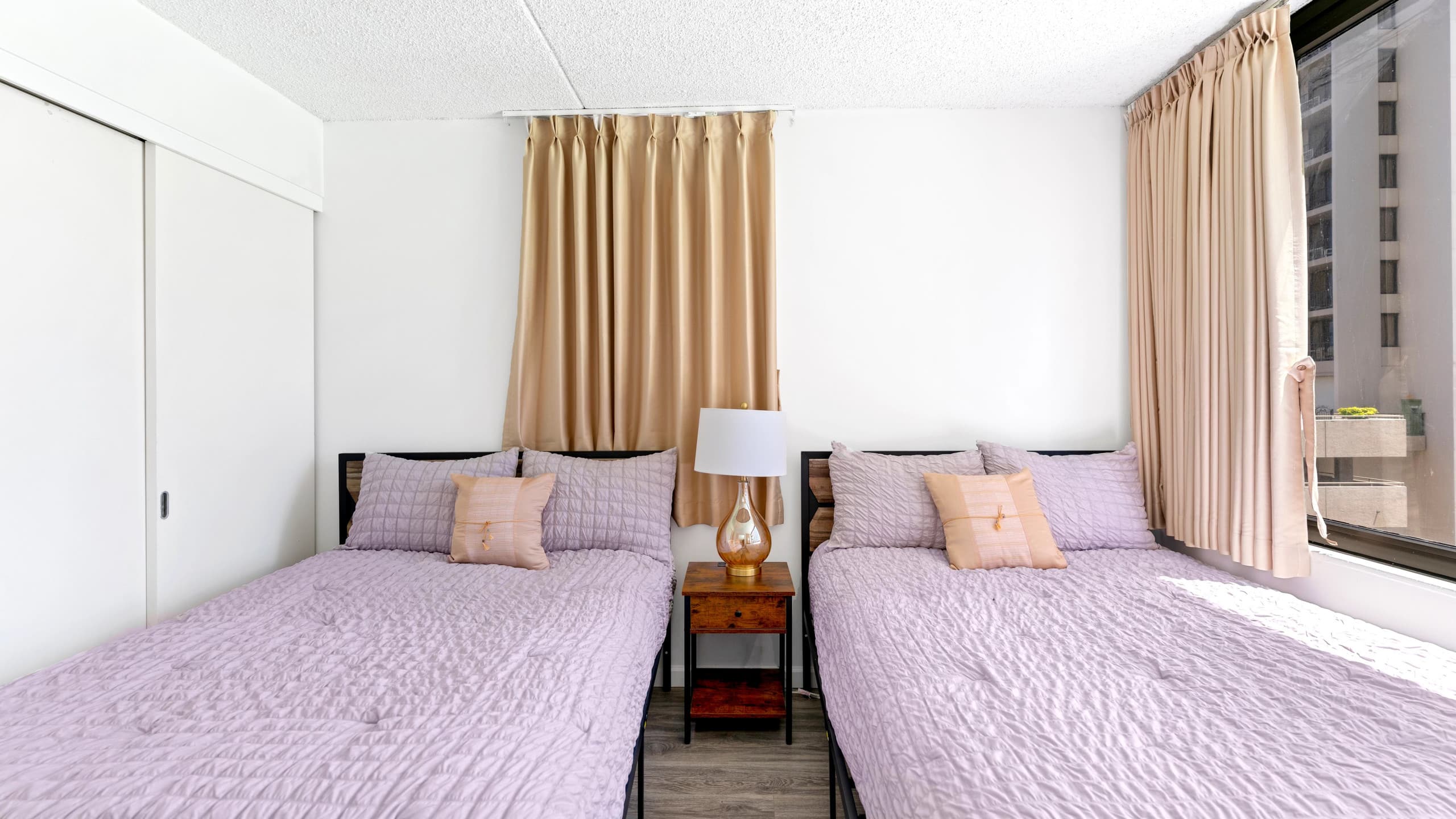 Condo in Honolulu · ★4.52 · 1 bedroom · 2 beds · 1 private bath - Image 8