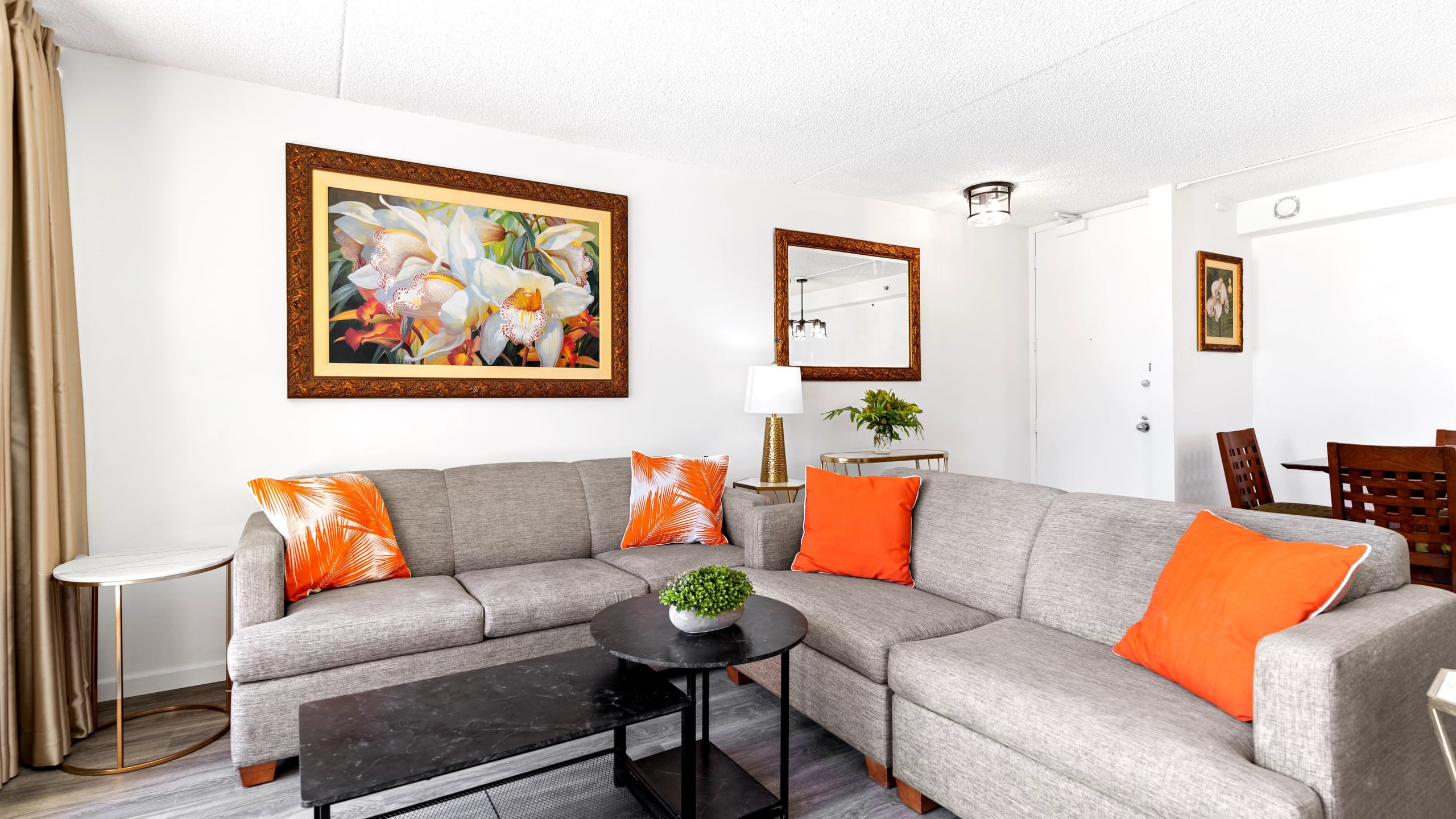 Condo in Honolulu · ★4.52 · 1 bedroom · 2 beds · 1 private bath - Image 4