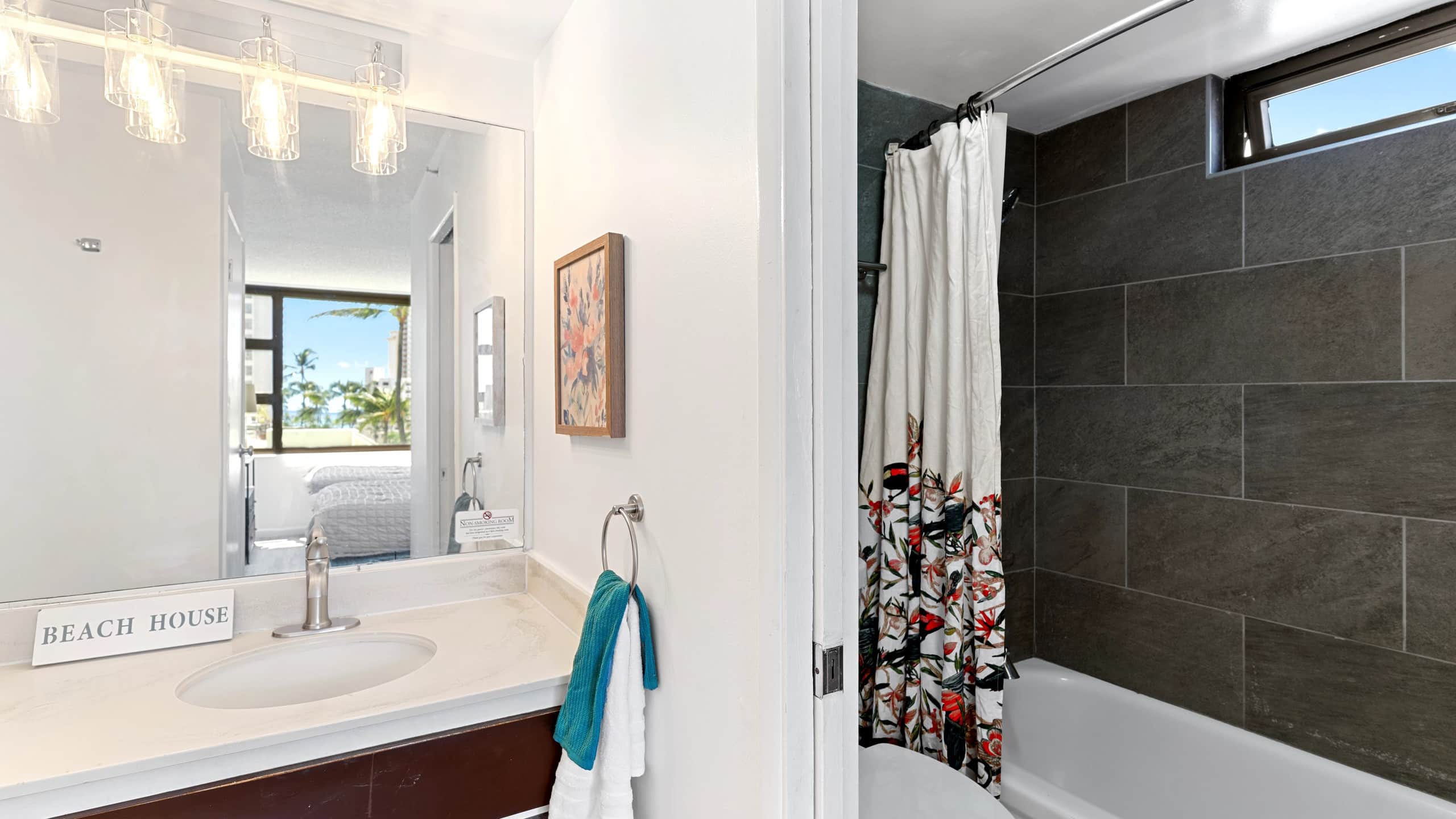 Condo in Honolulu · ★4.52 · 1 bedroom · 2 beds · 1 private bath - Image 10