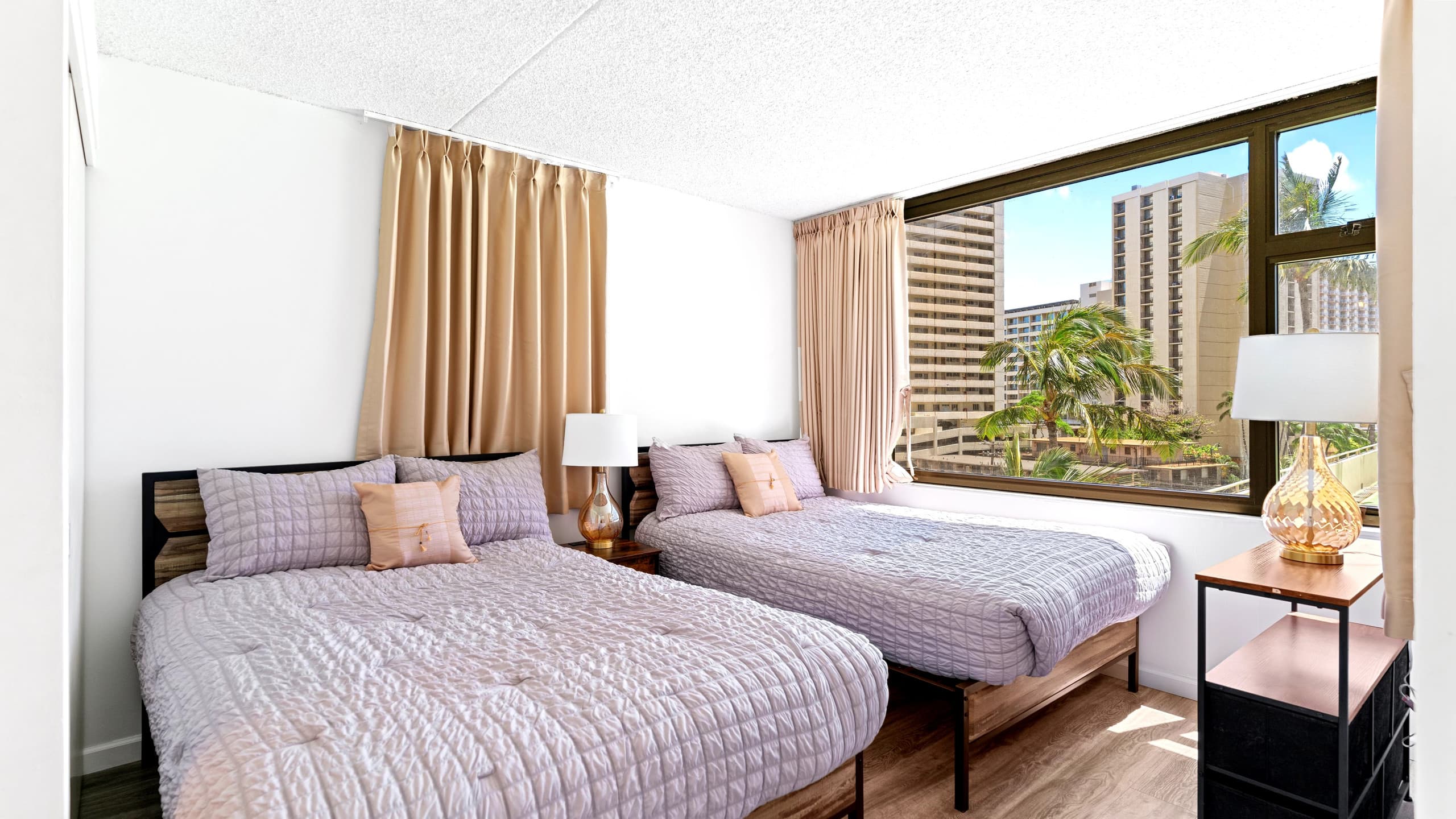 Condo in Honolulu · ★4.52 · 1 bedroom · 2 beds · 1 private bath - Image 9