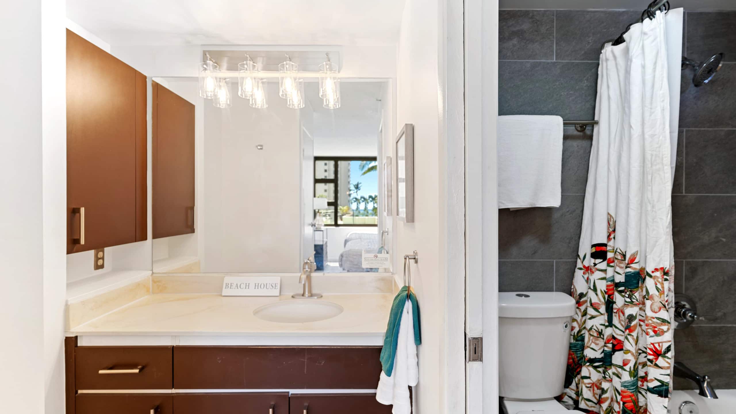 Condo in Honolulu · ★4.52 · 1 bedroom · 2 beds · 1 private bath - Image 11