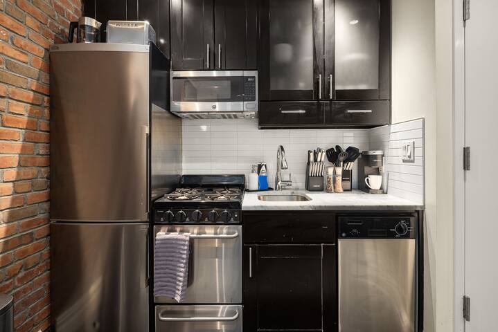 Elegant & Modern NYC Retreat gallery image 4