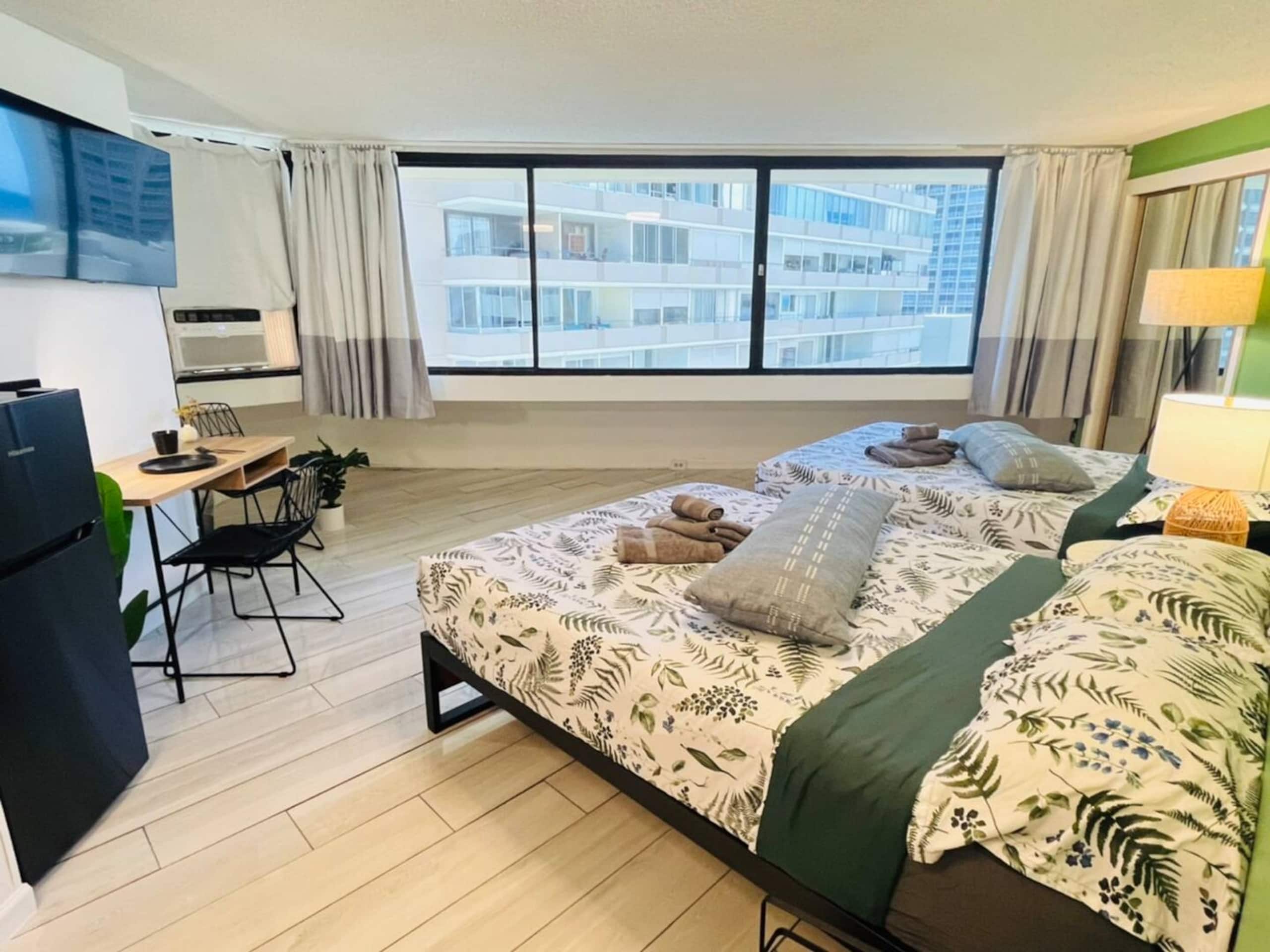 Condo in Honolulu · ★4.89 · Studio · 2 beds · 1 private bath - Image 18