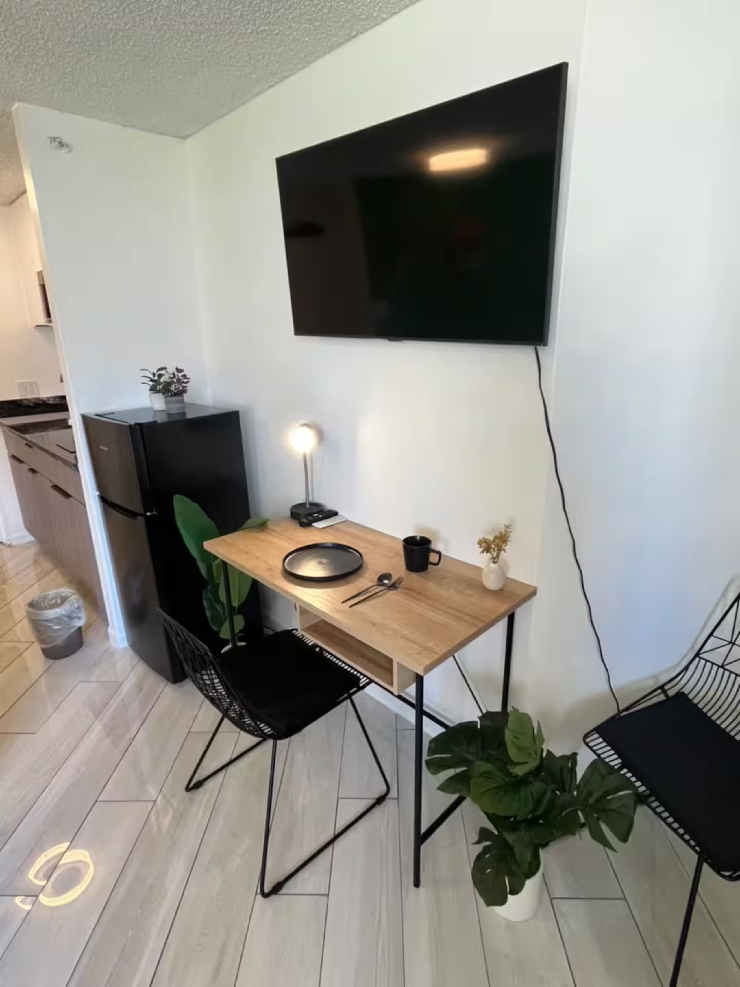 Condo in Honolulu · ★4.89 · Studio · 2 beds · 1 private bath - Image 21