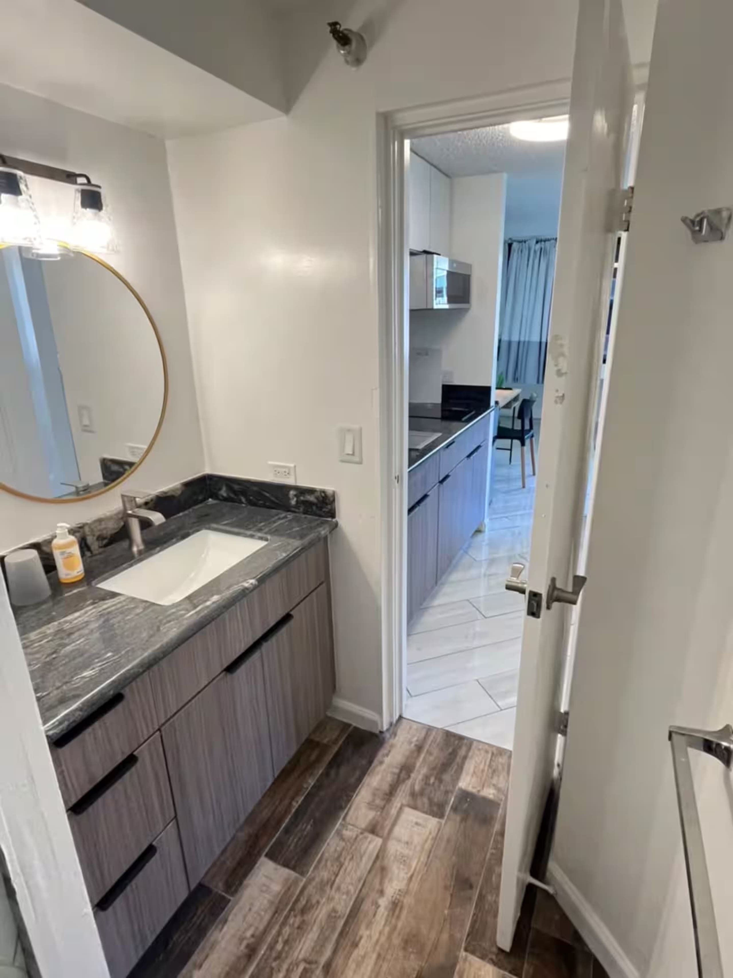 Condo in Honolulu · ★4.89 · Studio · 2 beds · 1 private bath - Image 2
