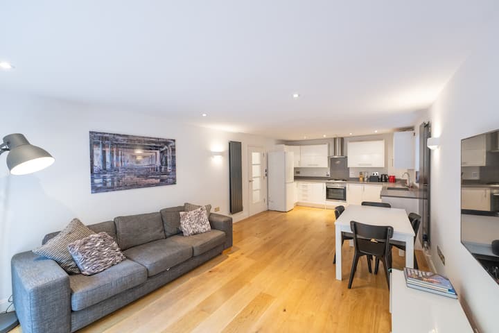 Stylish 2-bedroom Flat In Crouch End - London