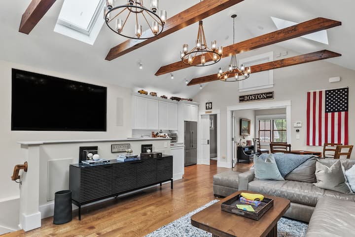 Renovated Historic New England Barn Attached - Franklin, MA