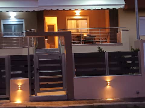 Top performing Airbnb: Zigouris Familiy House, with sea view in Δήμος Πολυγύρου