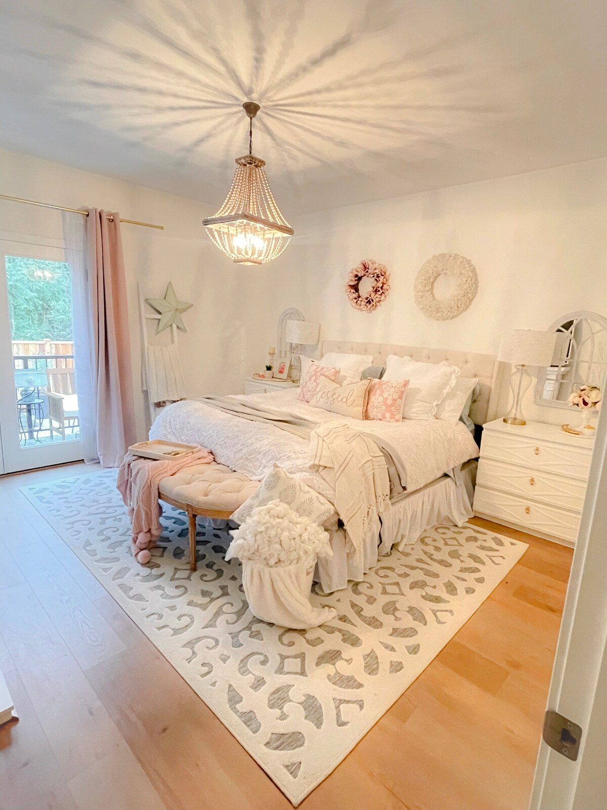 Bright 2 Bed 2 Bath with Spalike Ensuite & HotTub Houses for Rent in