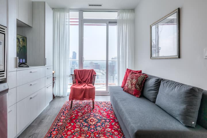 您可以在舒适的起居空间放松身心，配备智能电视和舒适的座位。